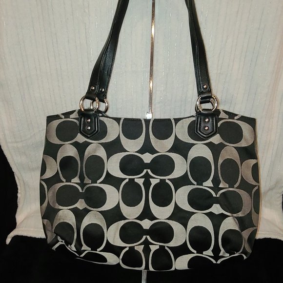 Coach Campbell Signature Belle Carryall - Picture 3 of 15